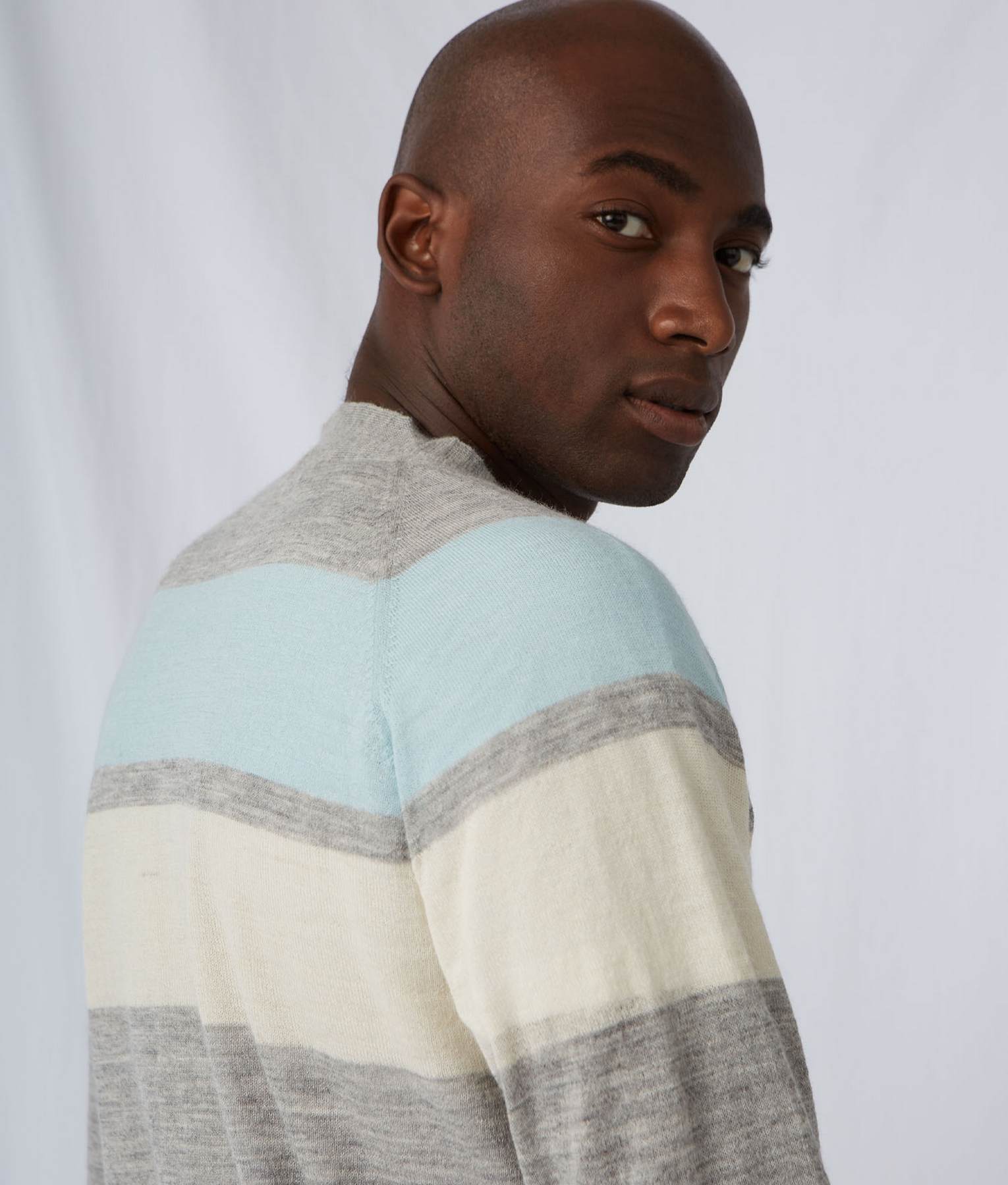 Men's Intarsia V-Neck Cardigan