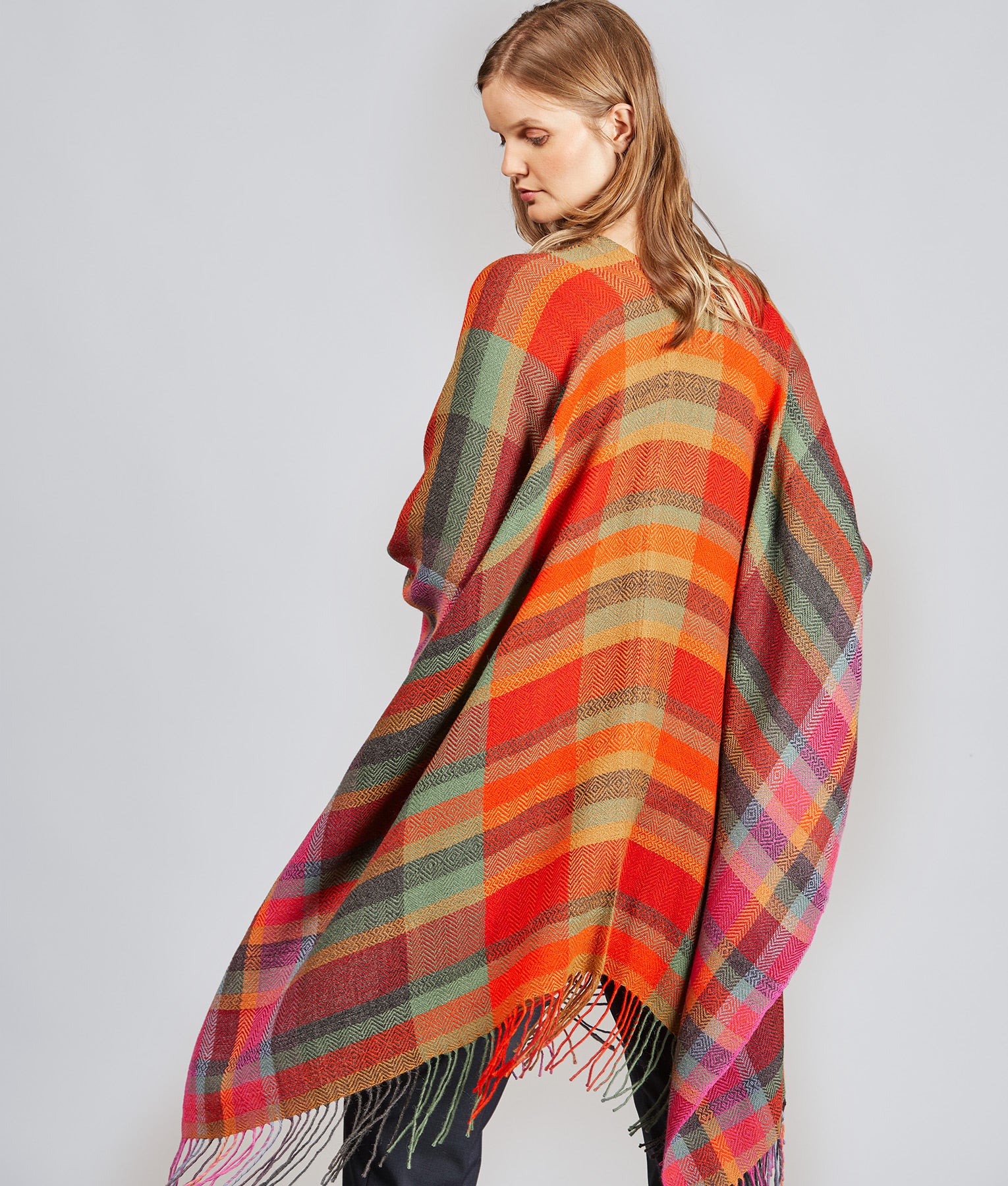 Geoespigas Check Print Cape